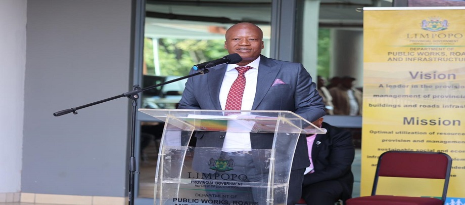 MEC Ernest Rachoene addressing Staff member during meet and greet session at the Department